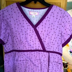 Koi scrub top sz. L